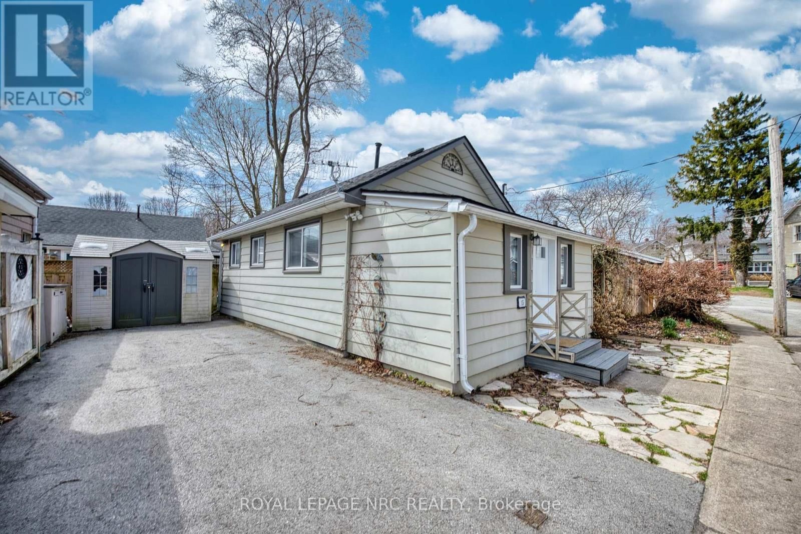 15 LOOMIS CRESCENT Image 16