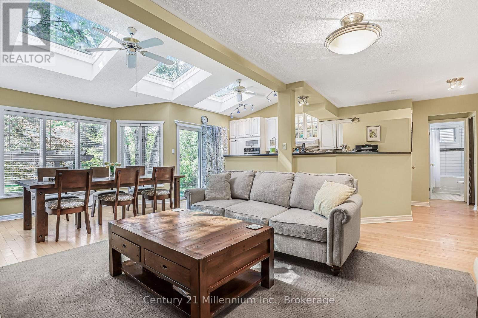 294 ALBERT STREET SOUTH Image 12