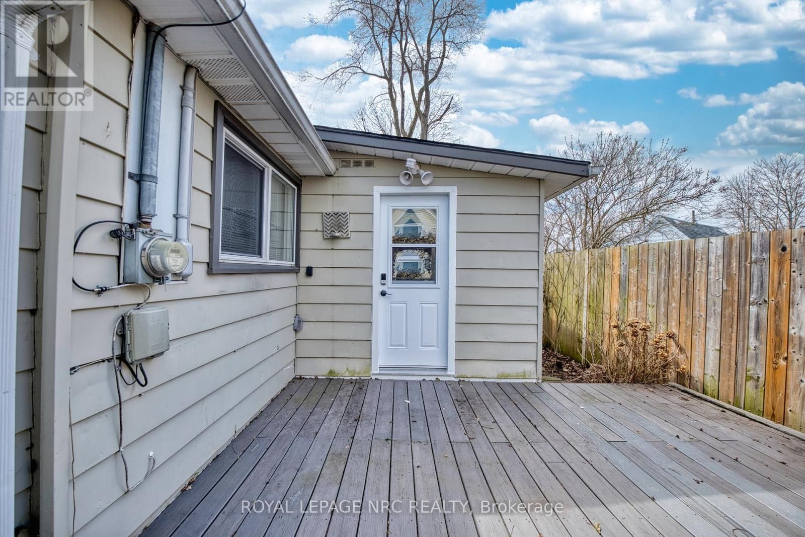 15 LOOMIS CRESCENT Image 19