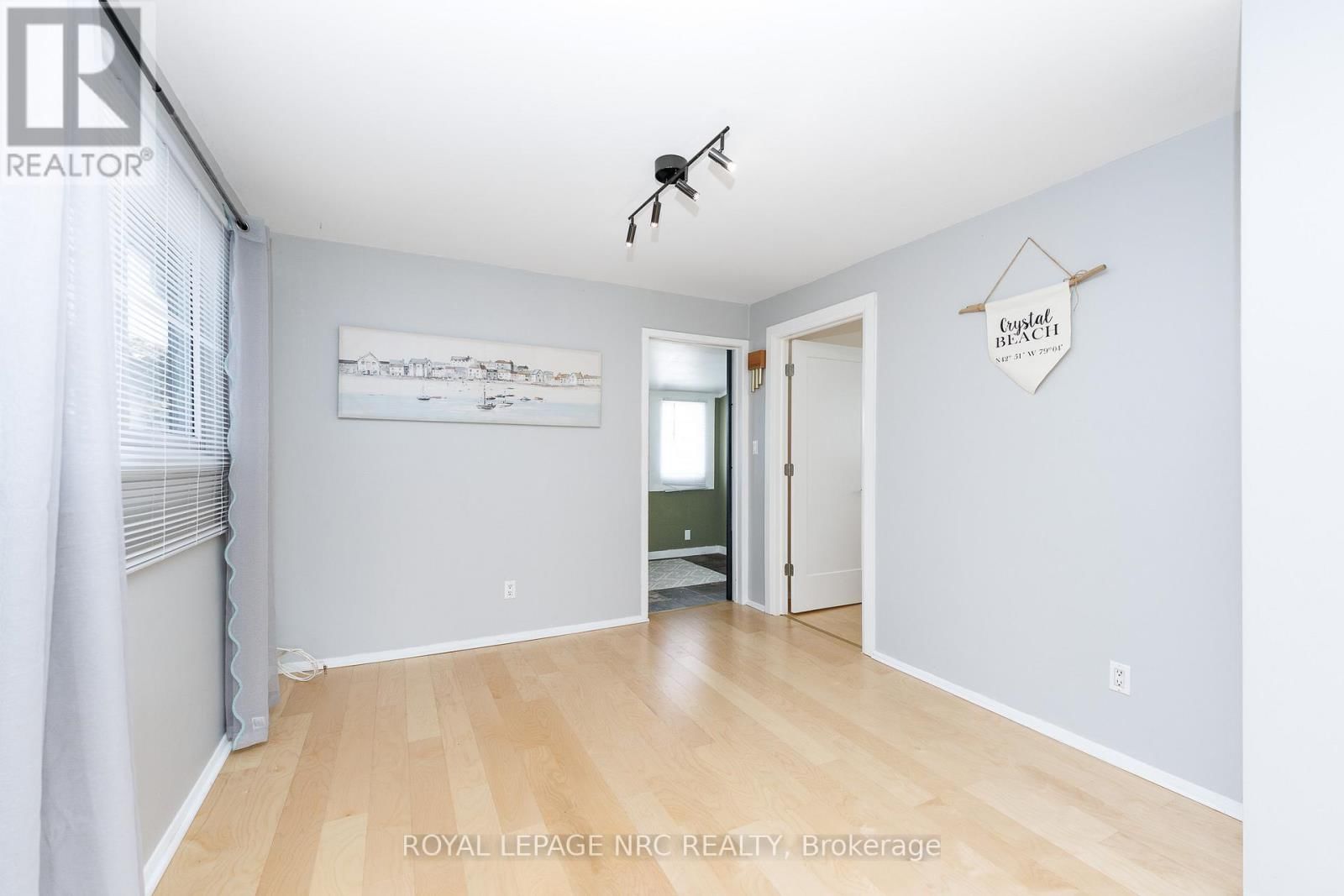 15 LOOMIS CRESCENT Image 8