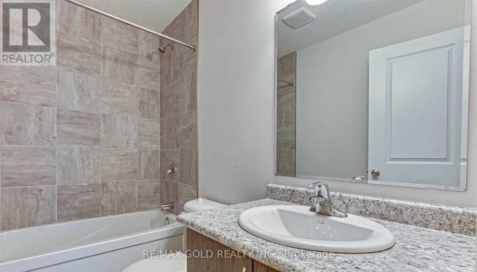 222 LINKS CRESCENT Image 20