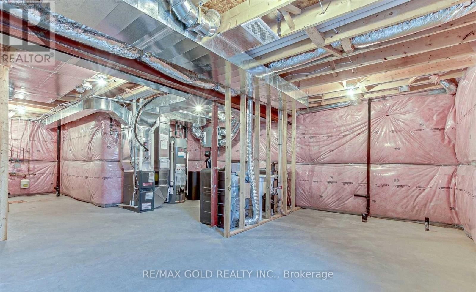 222 LINKS CRESCENT Image 23