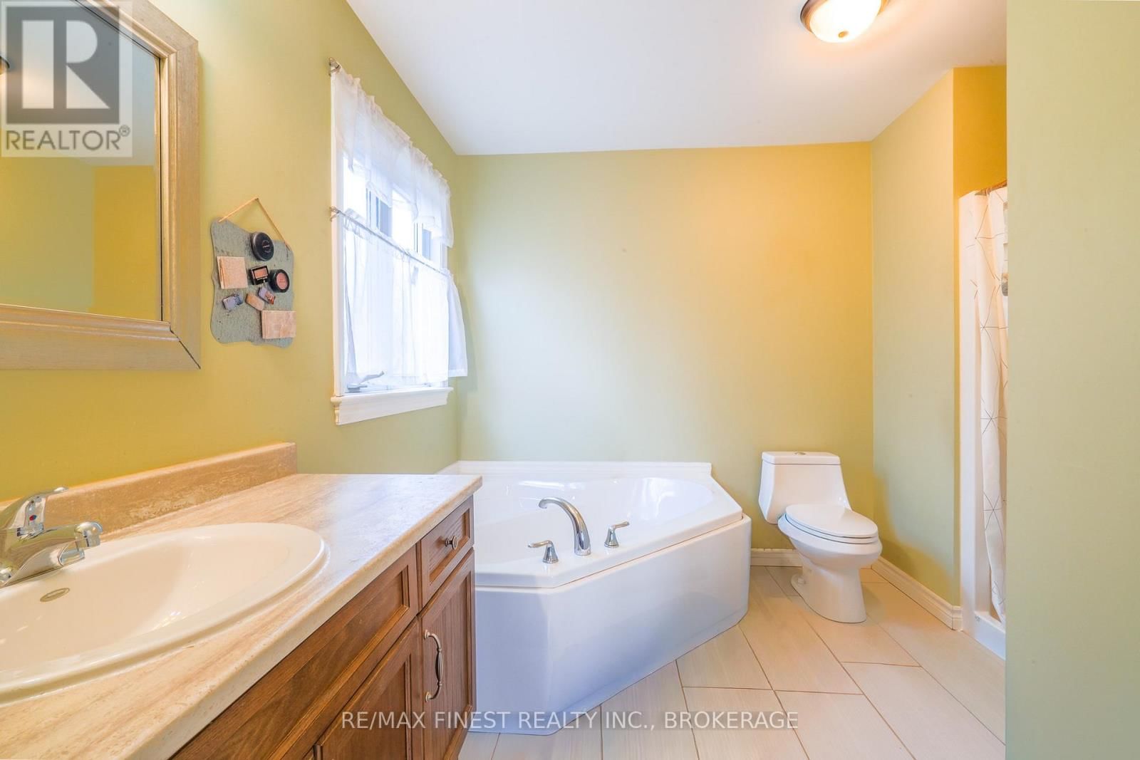 23 CREIGHTON DRIVE Image 19