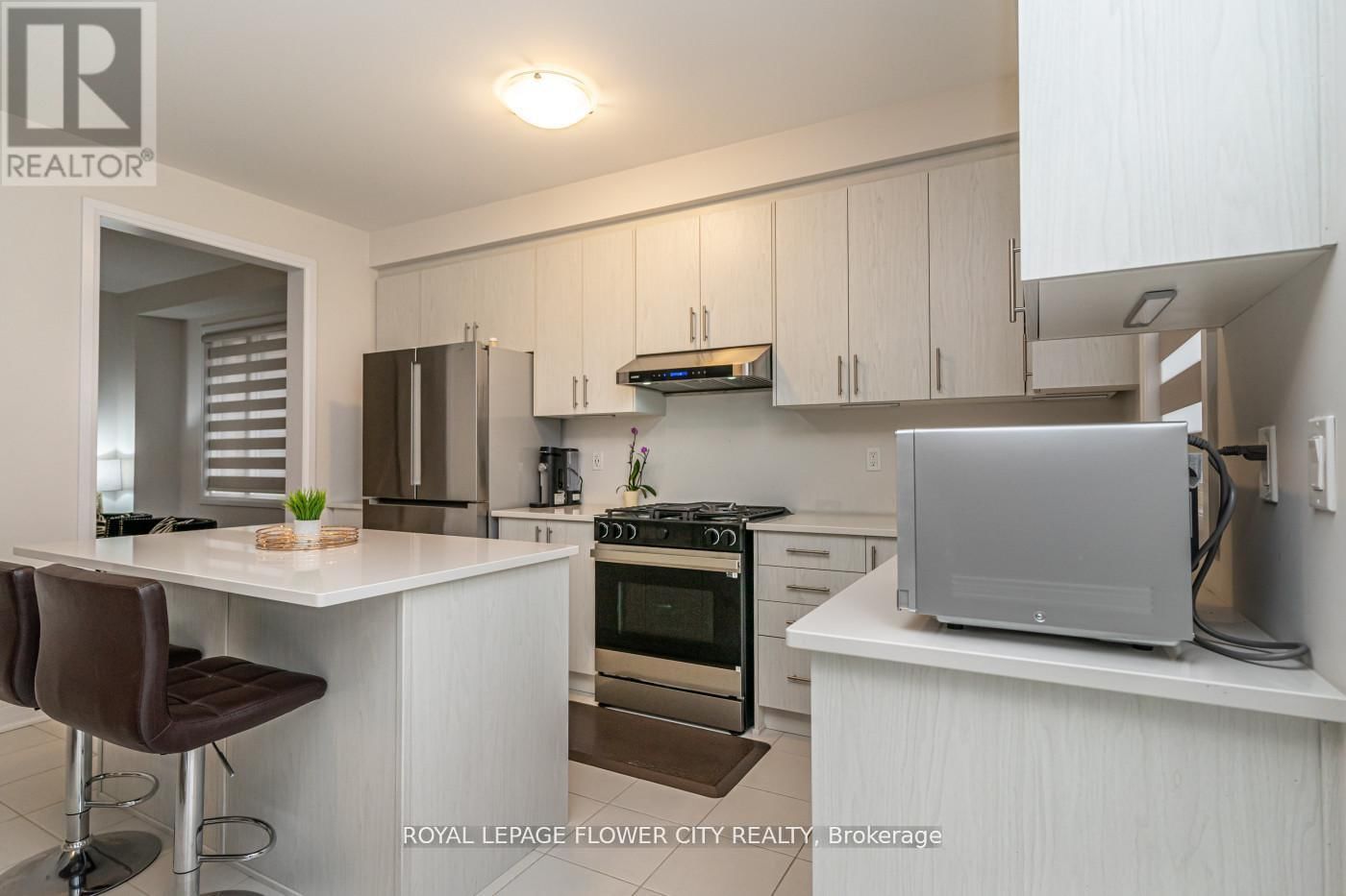 35 PLAYER DRIVE Image 17