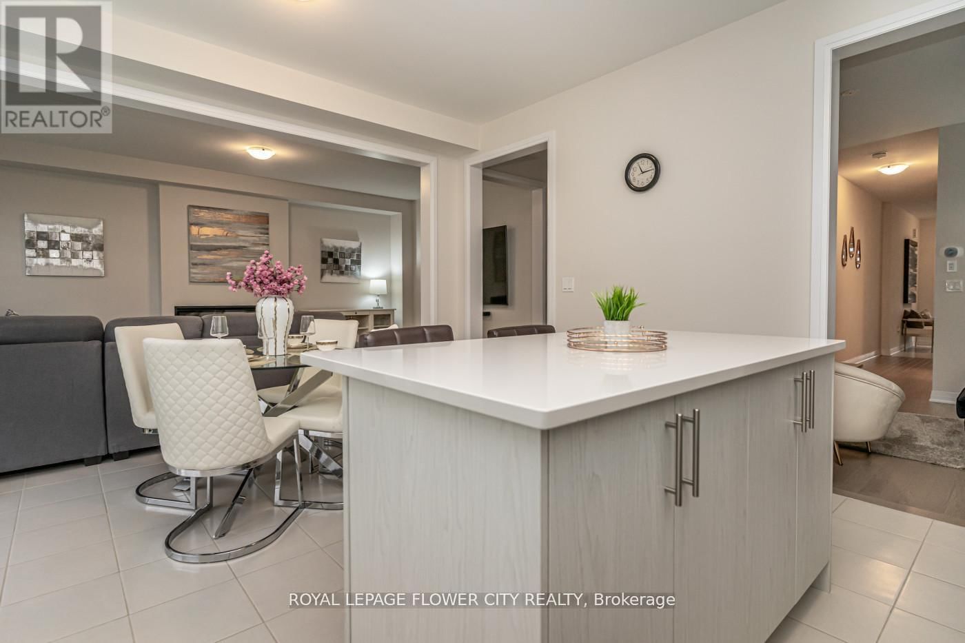 35 PLAYER DRIVE Image 18