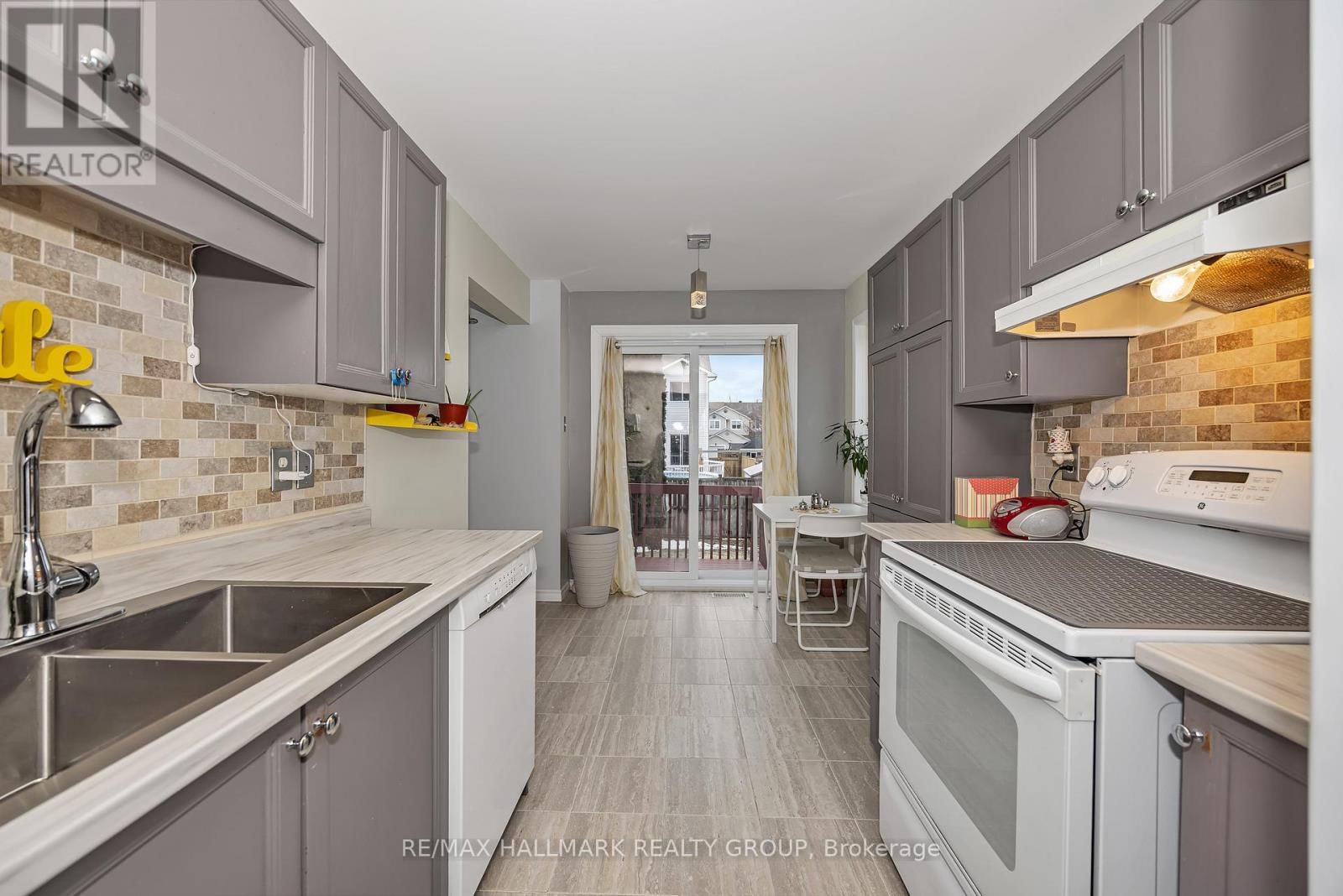 1614 VARENNES BOULEVARD Image 13