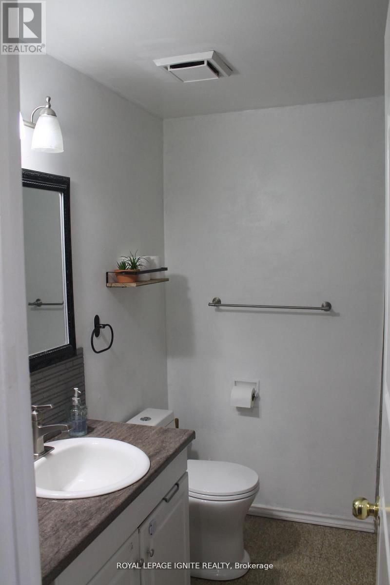 D - 500 GREY STREET Image 19