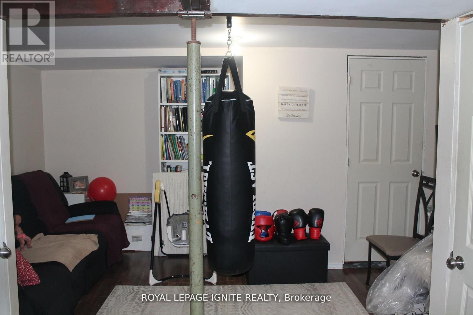 D - 500 GREY STREET Image 21