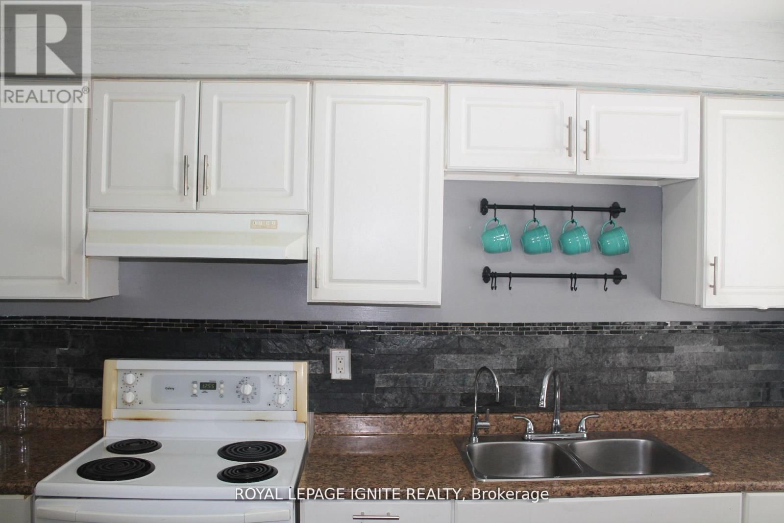 D - 500 GREY STREET Image 6