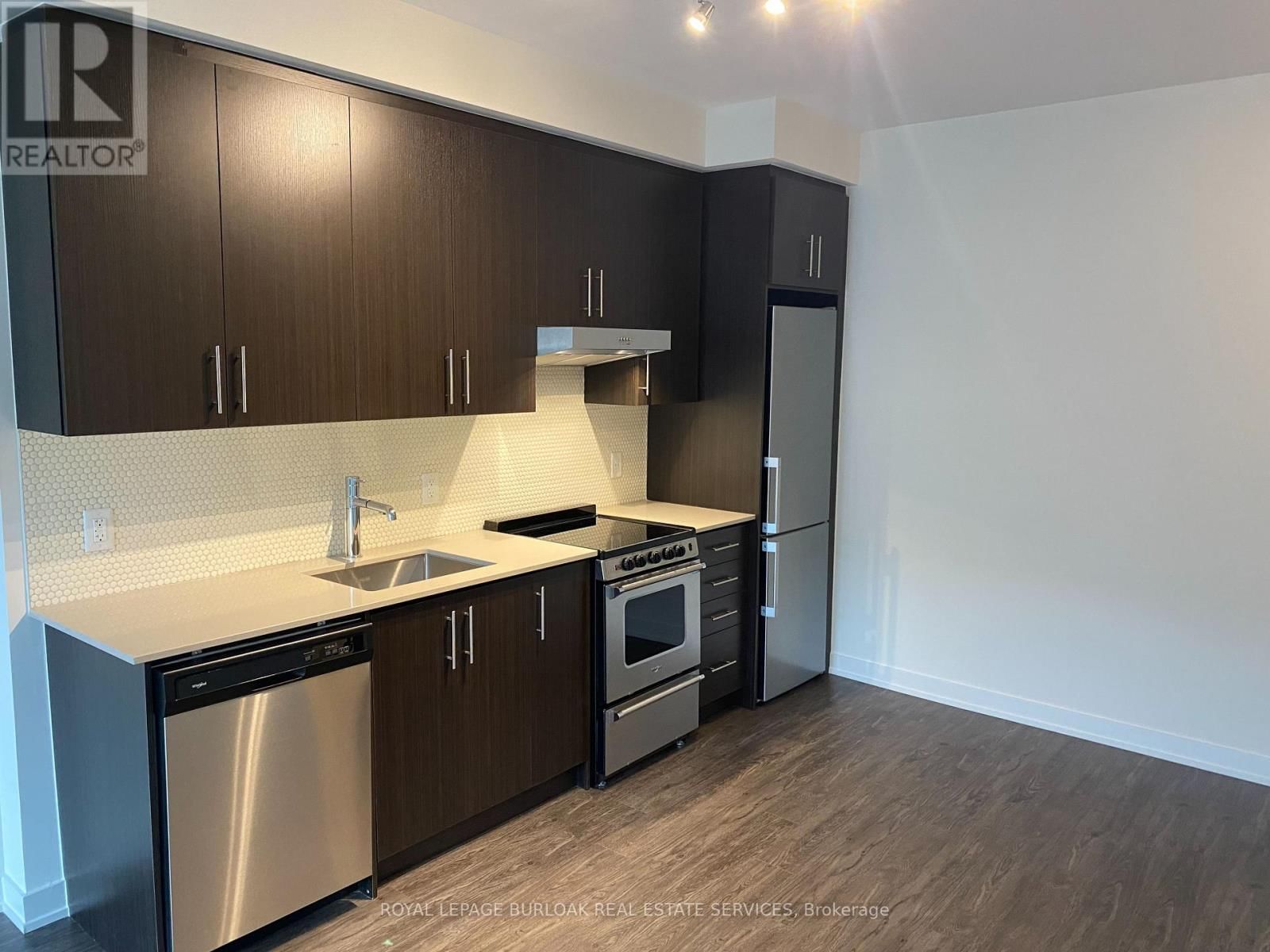 423 - 212 KING WILLIAM STREET EAST Image 10