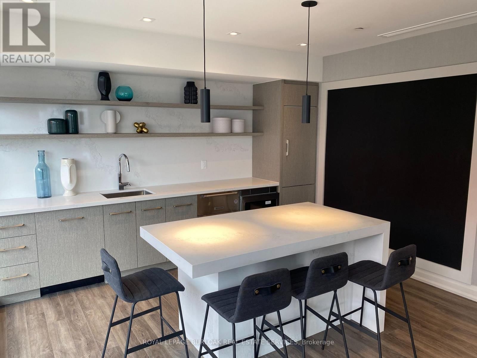 423 - 212 KING WILLIAM STREET EAST Image 23