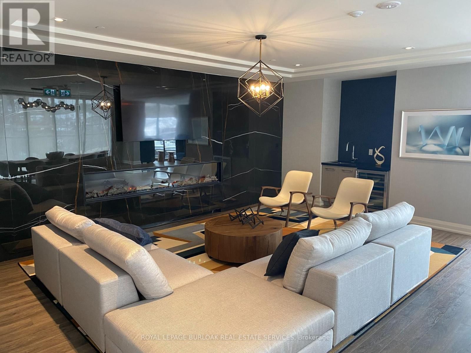 423 - 212 KING WILLIAM STREET EAST Image 24