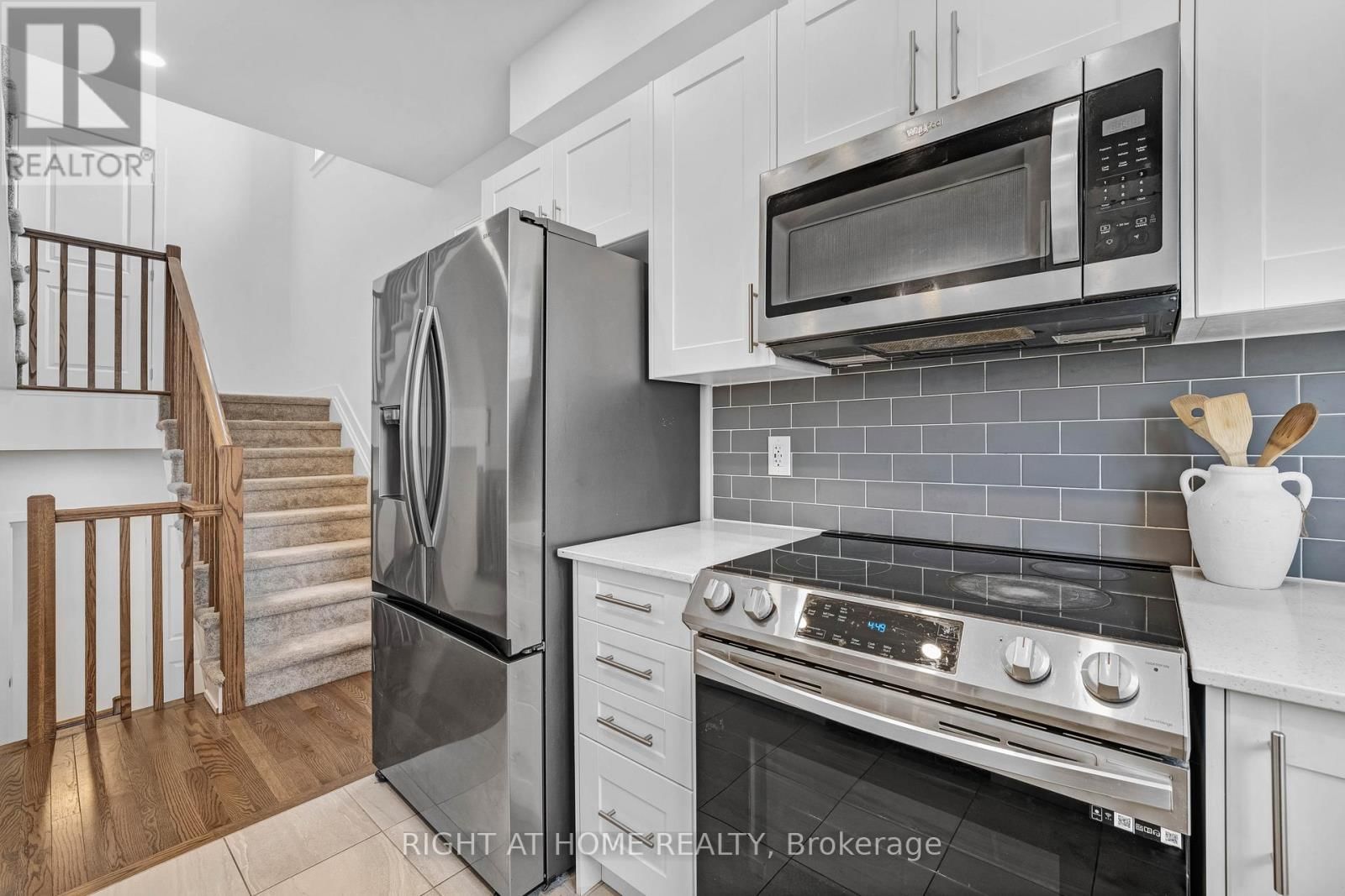 556 TAHOE HEIGHTS Image 24