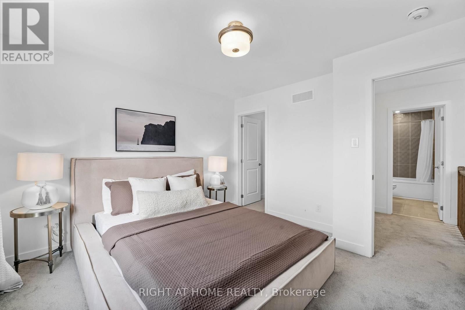 556 TAHOE HEIGHTS Image 31