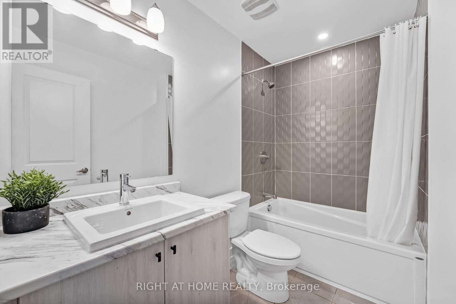 556 TAHOE HEIGHTS Image 34