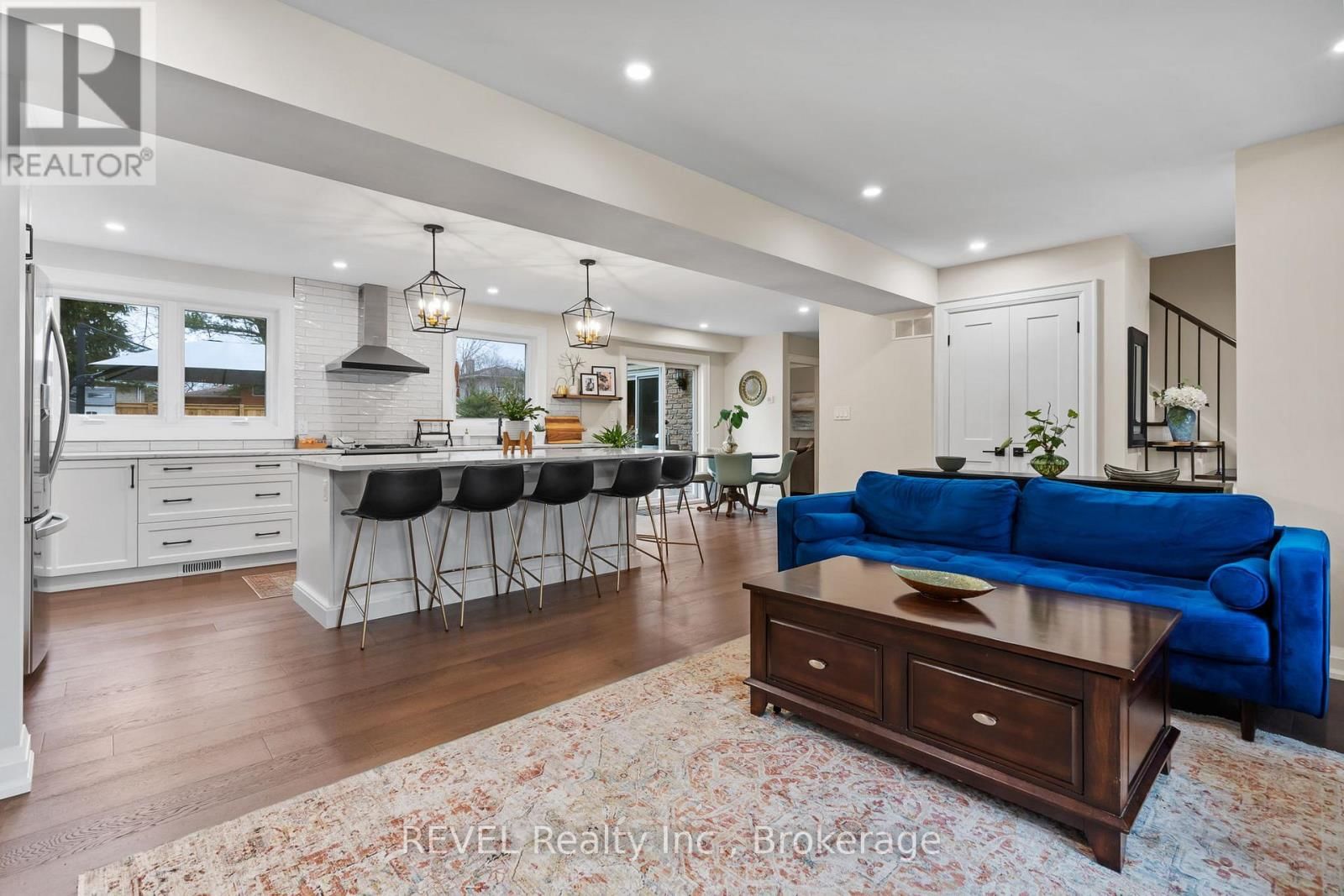 60 OCTOBER DRIVE Image 10