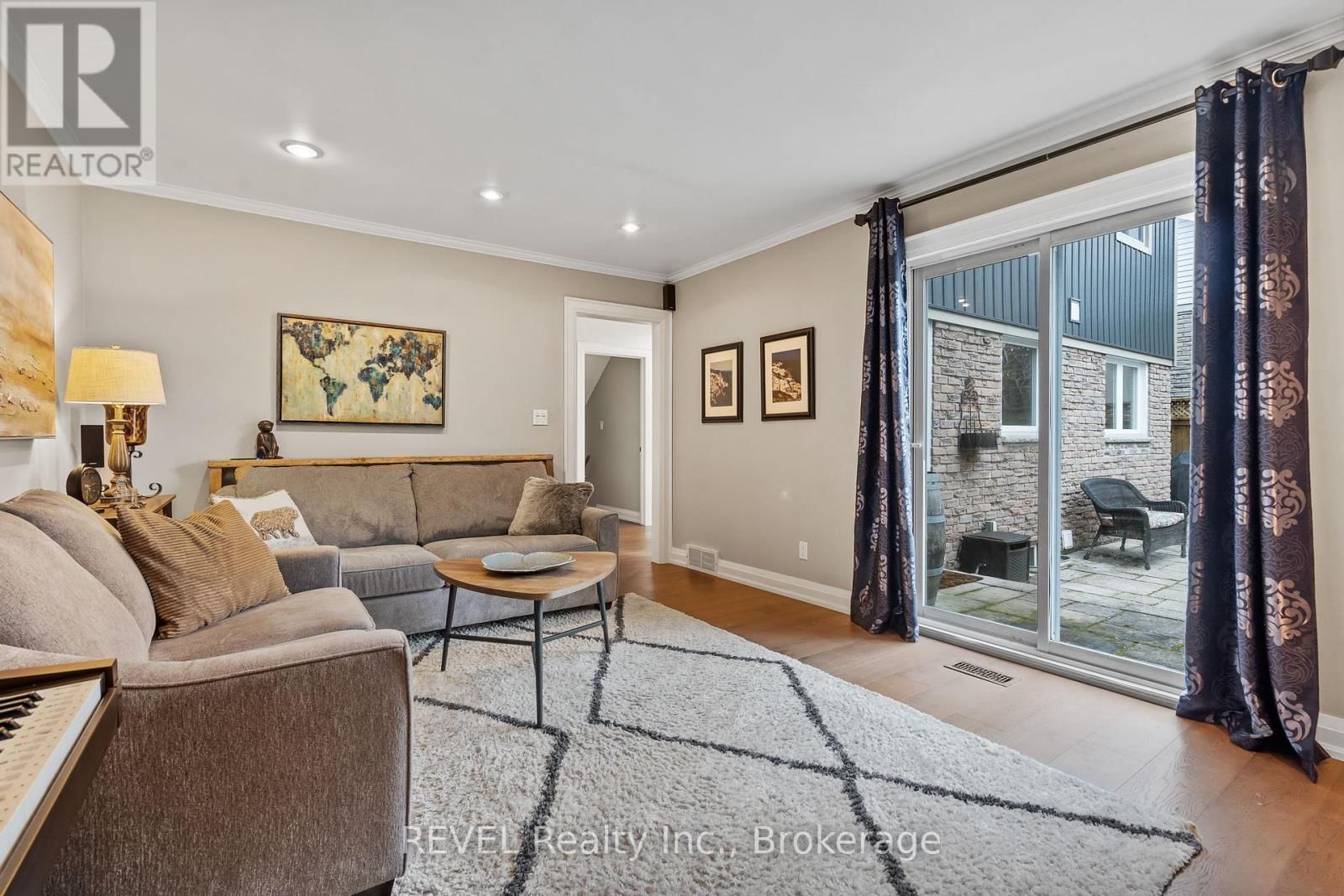 60 OCTOBER DRIVE Image 19