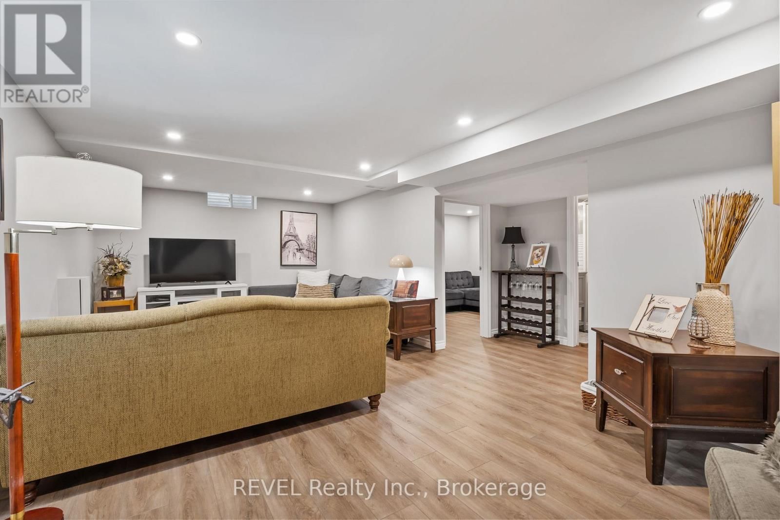 60 OCTOBER DRIVE Image 26