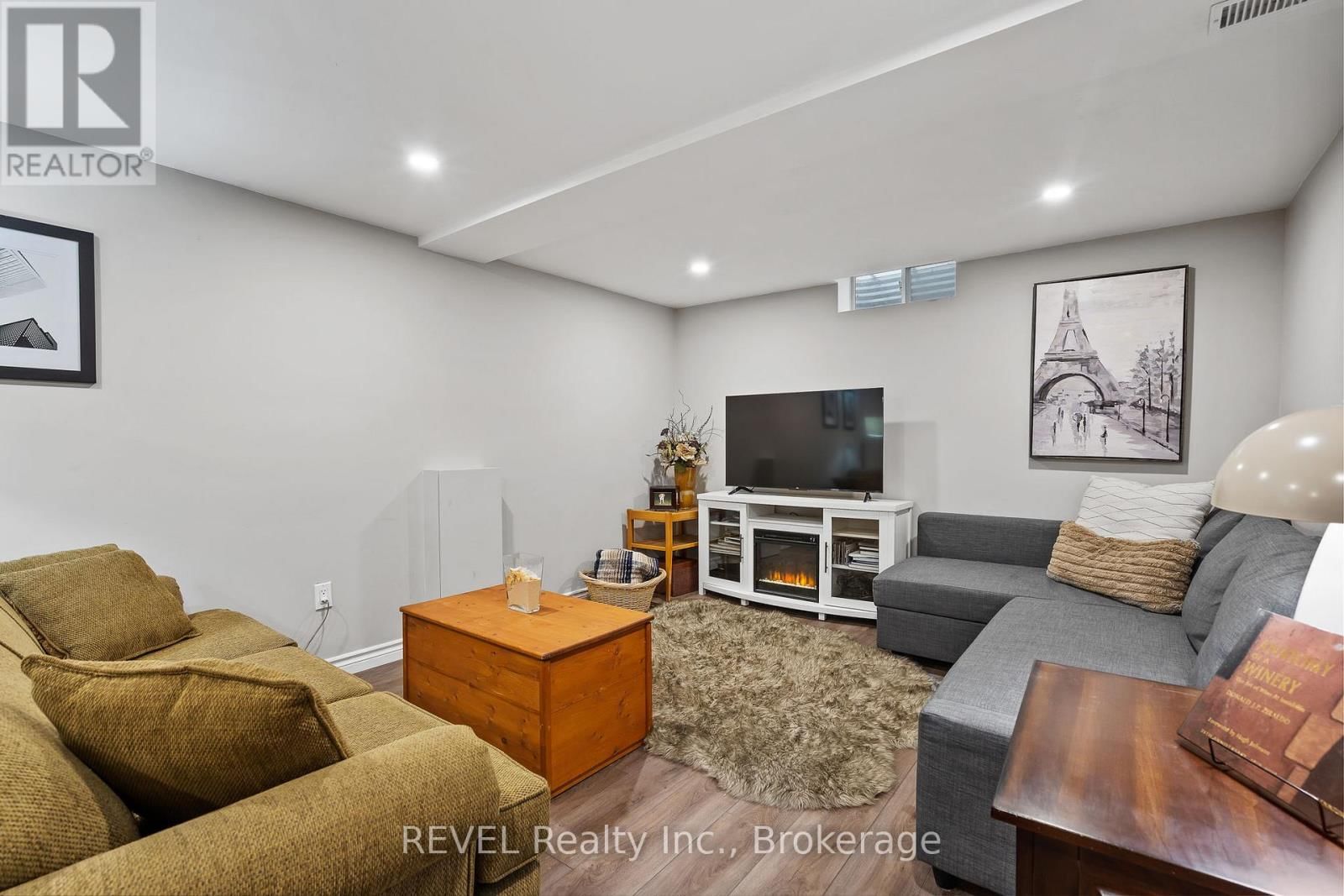 60 OCTOBER DRIVE Image 27