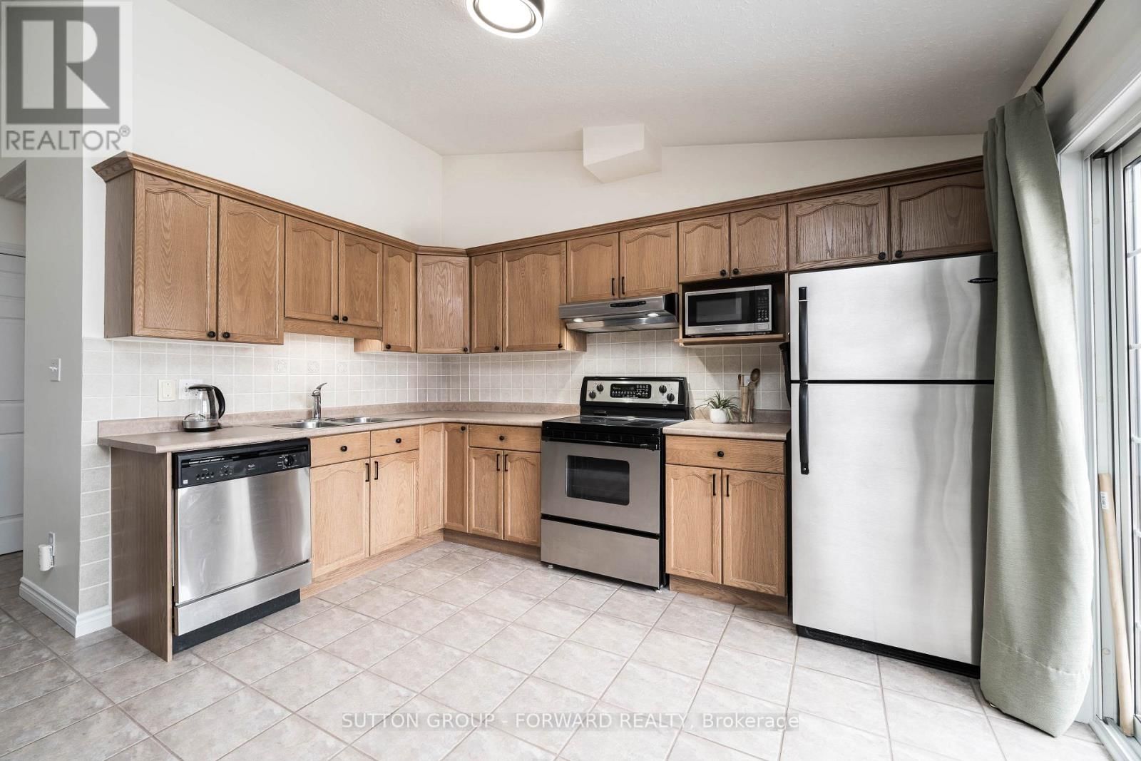 9 - 1077 HAMILTON ROAD Image 10