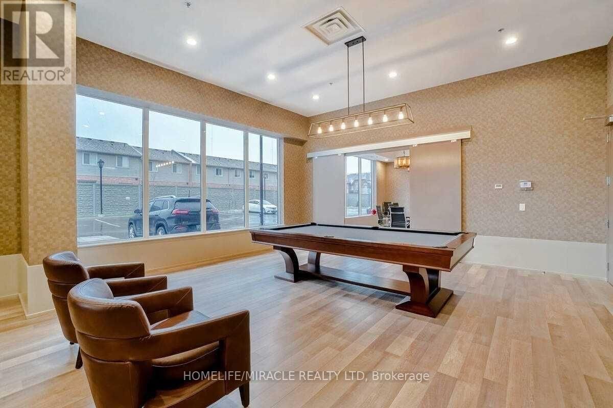 602 - 560 NORTH SERVICE ROAD Image 11