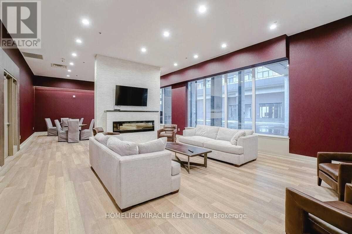 602 - 560 NORTH SERVICE ROAD Image 5