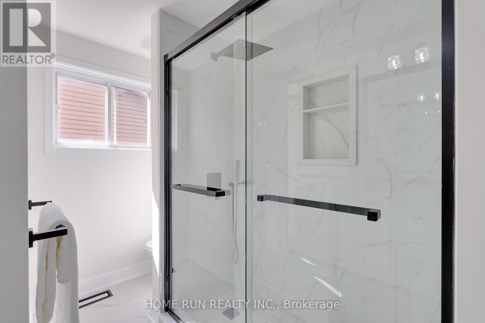 16 SOVEREIGN AVENUE Image 32