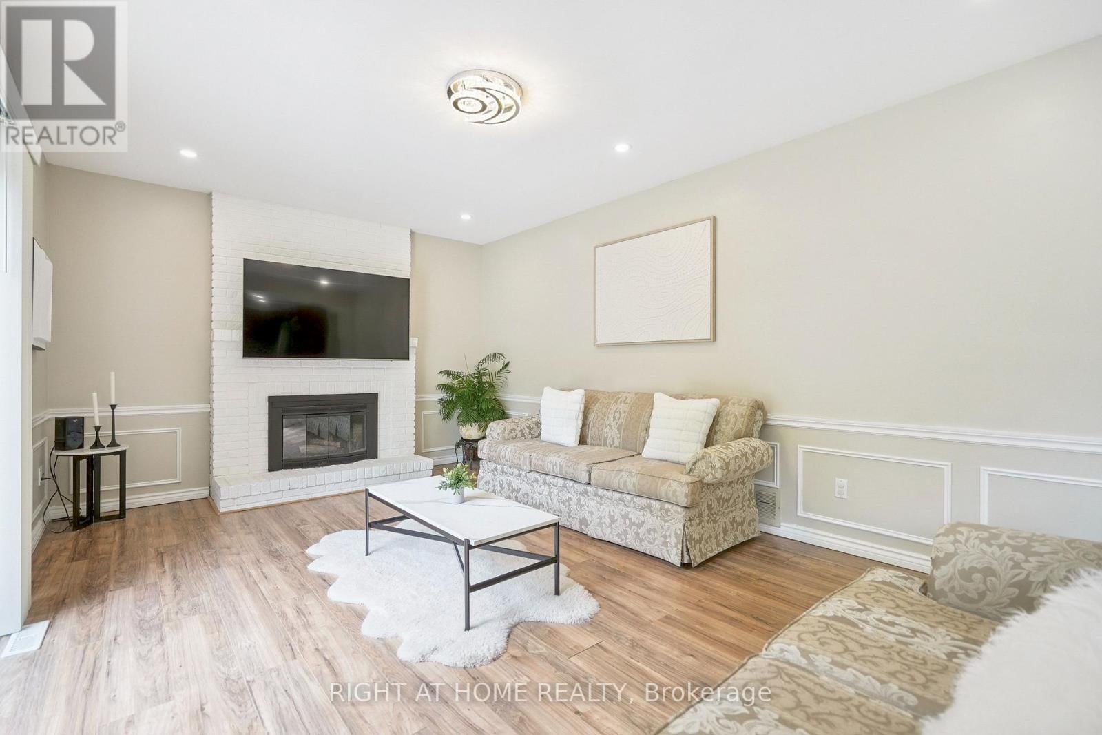 309 AMBERLY BOULEVARD Image 13