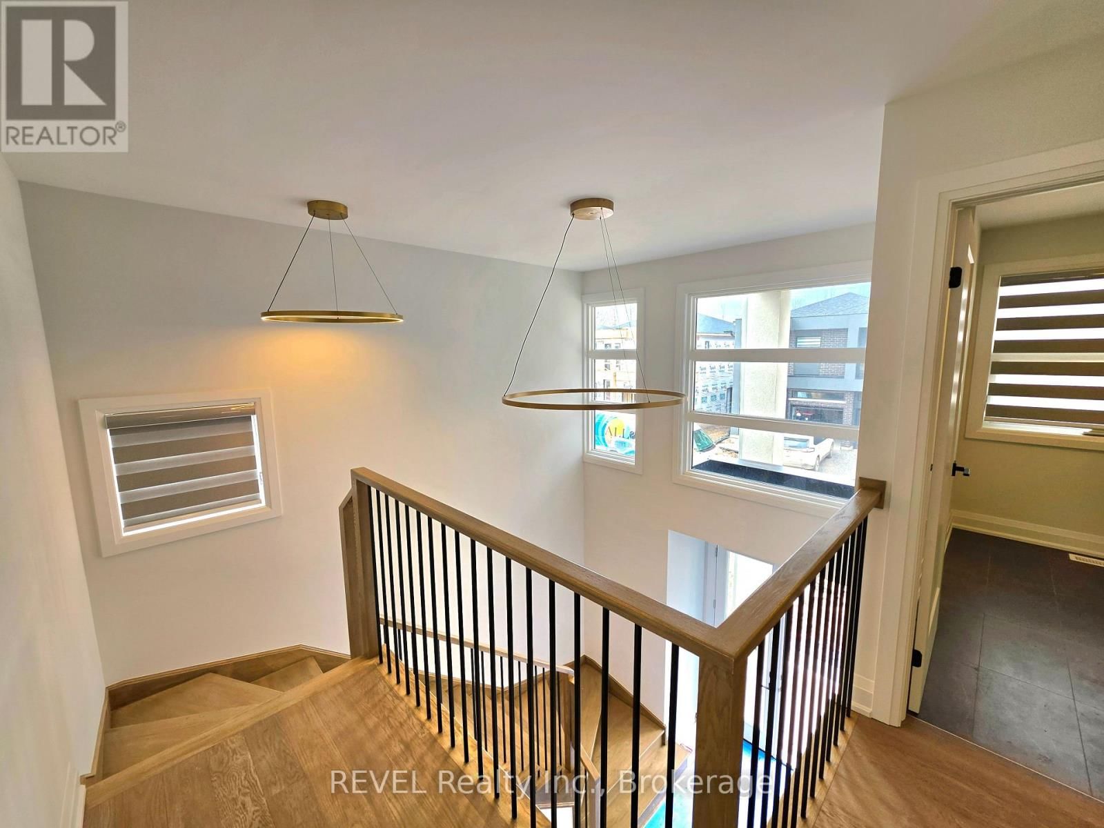 6370 SUNSHINE COMMON Image 13