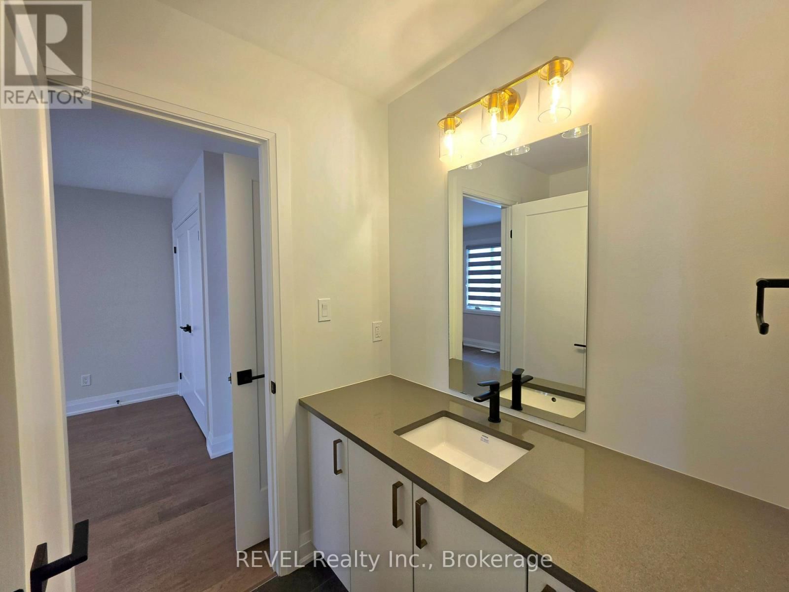 6370 SUNSHINE COMMON Image 17