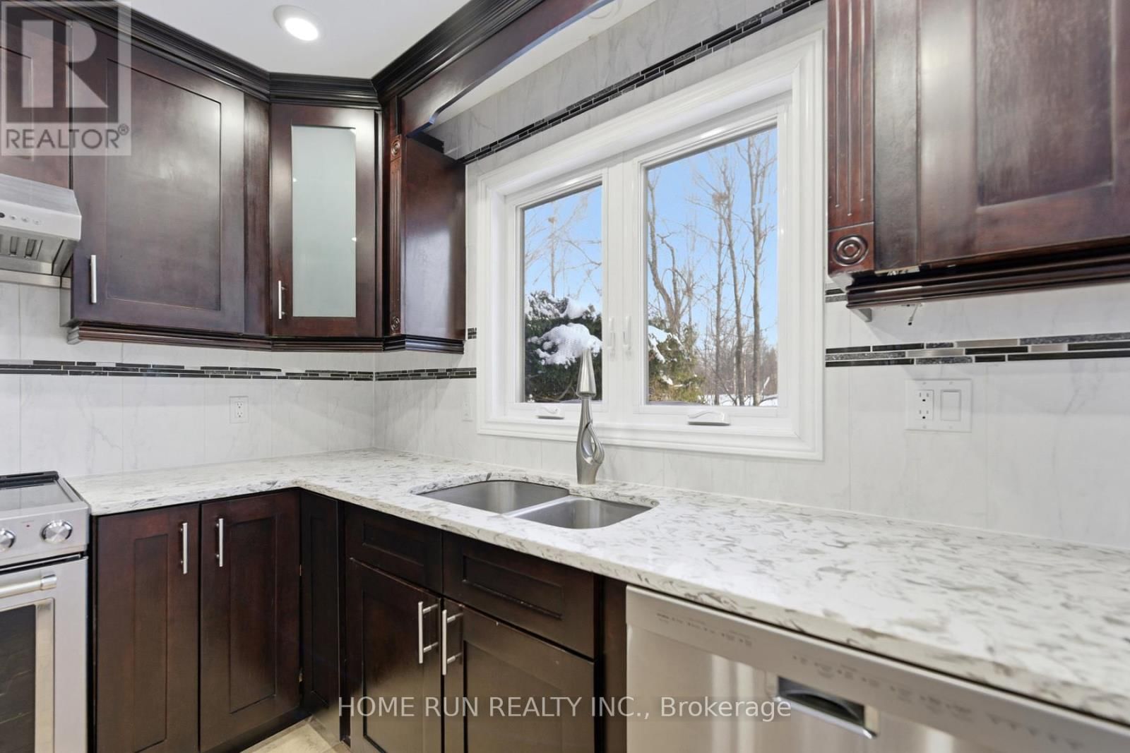 35 WESLOCK WAY Image 21