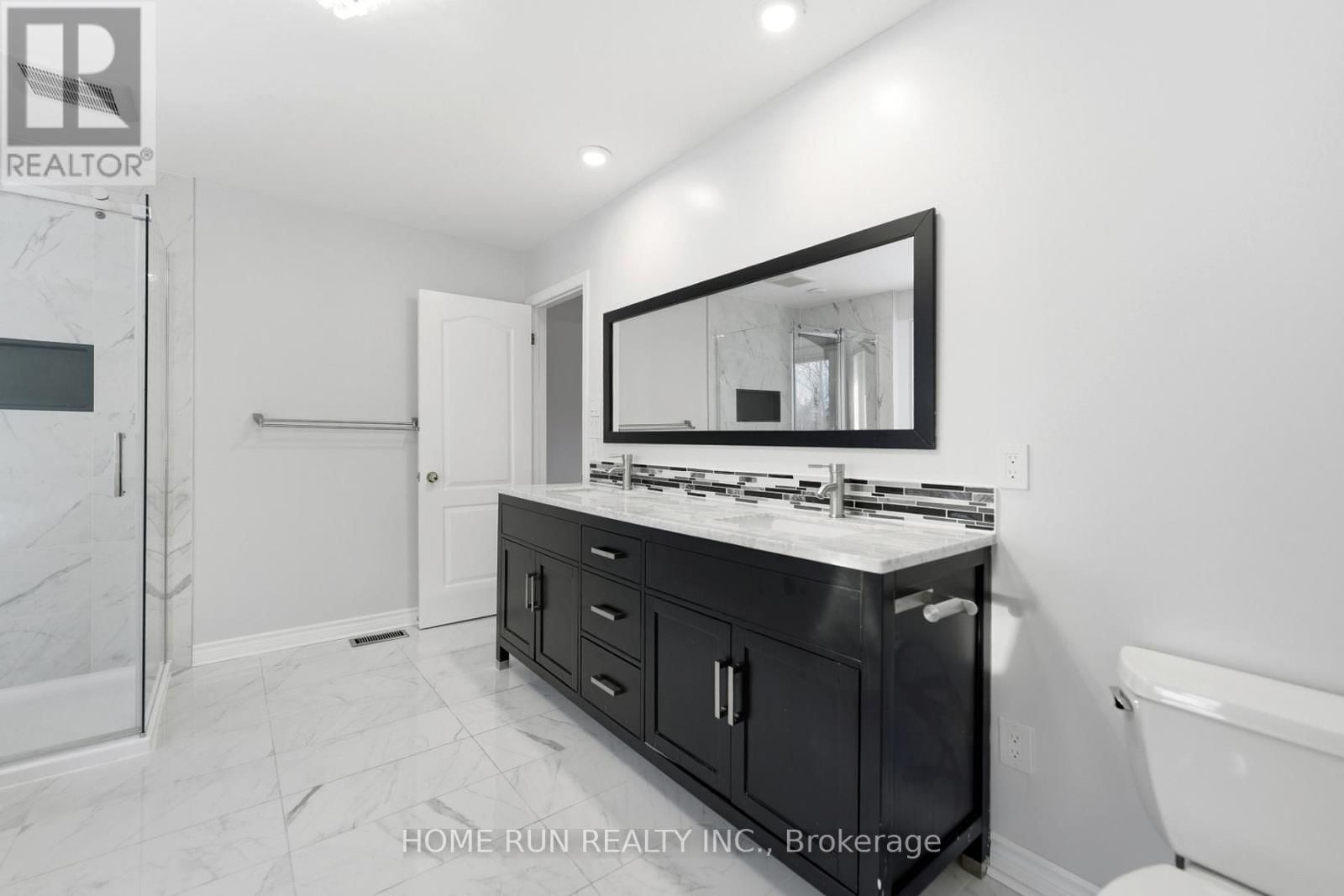 35 WESLOCK WAY Image 32