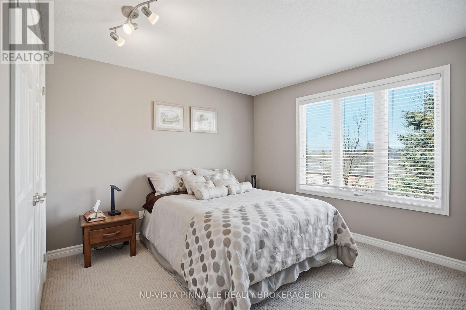 532 ROSECLIFFE TERRACE Image 30