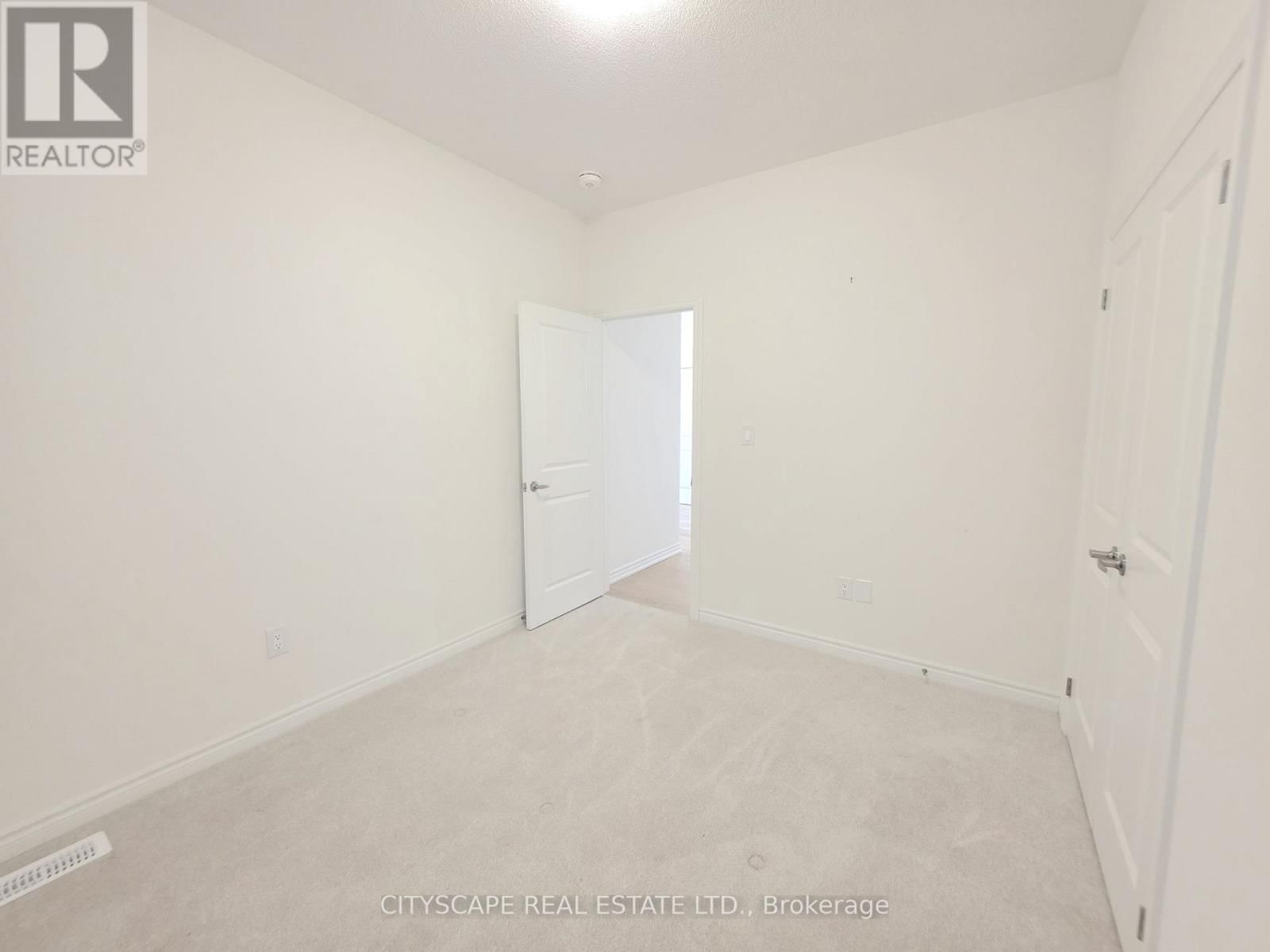 48 HILLCROFT WAY Image 30