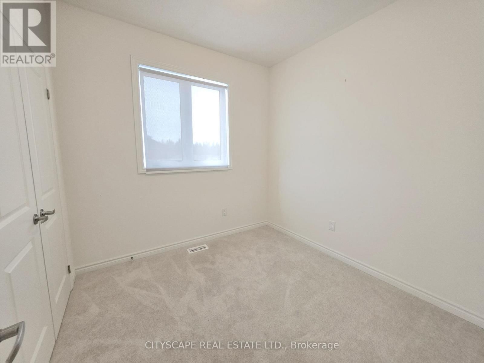 48 HILLCROFT WAY Image 32