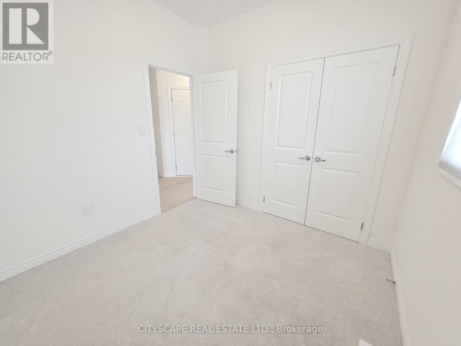 48 HILLCROFT WAY Image 33