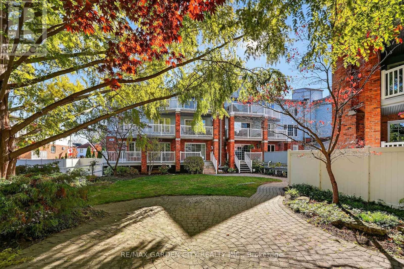 201 - 70 MAIN STREET Image 33