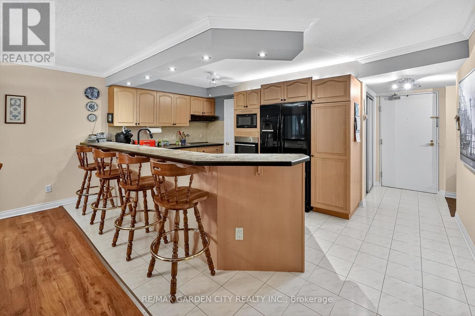 201 - 70 MAIN STREET Image 4