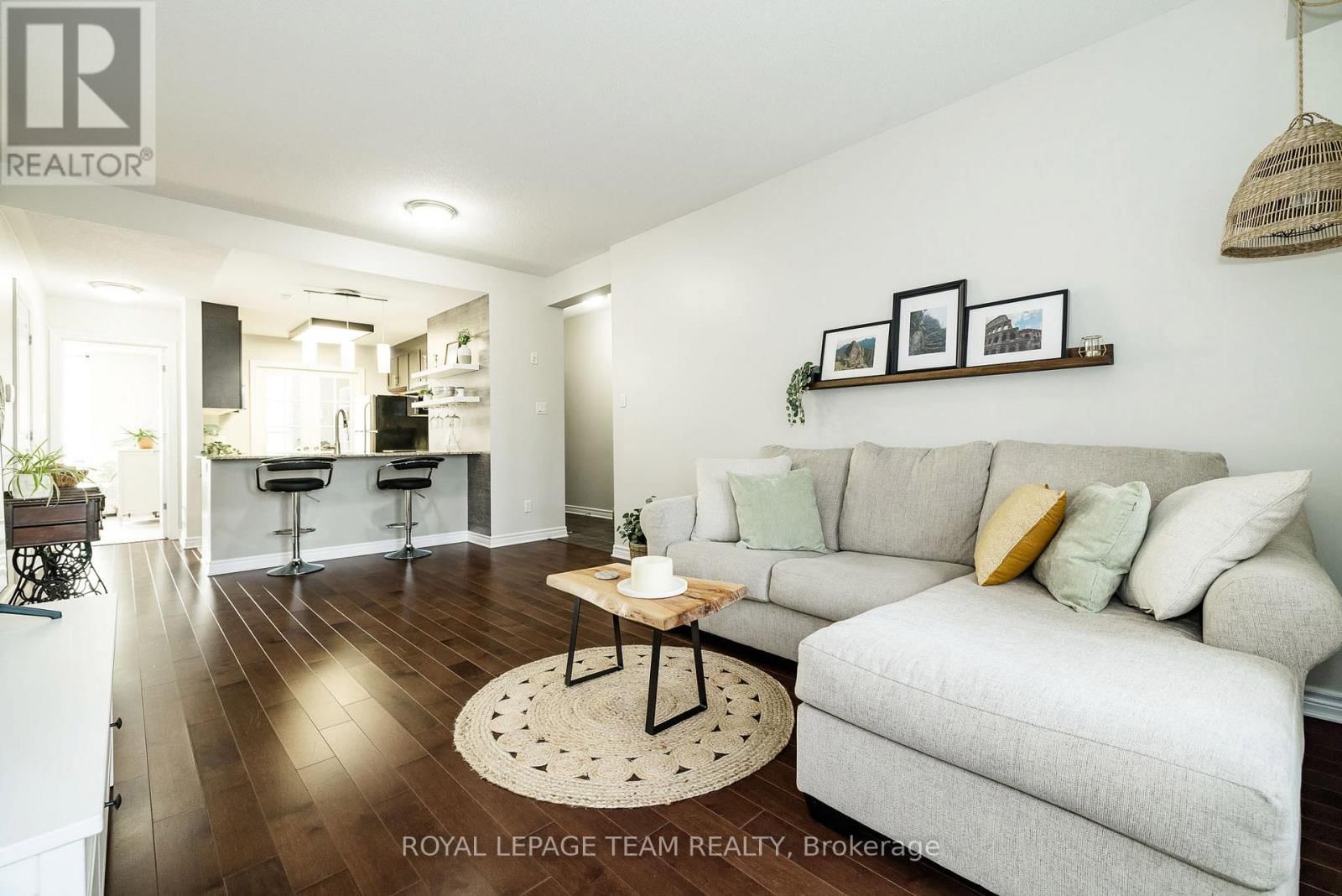 A - 19 TADLEY PRIVATE Image 11