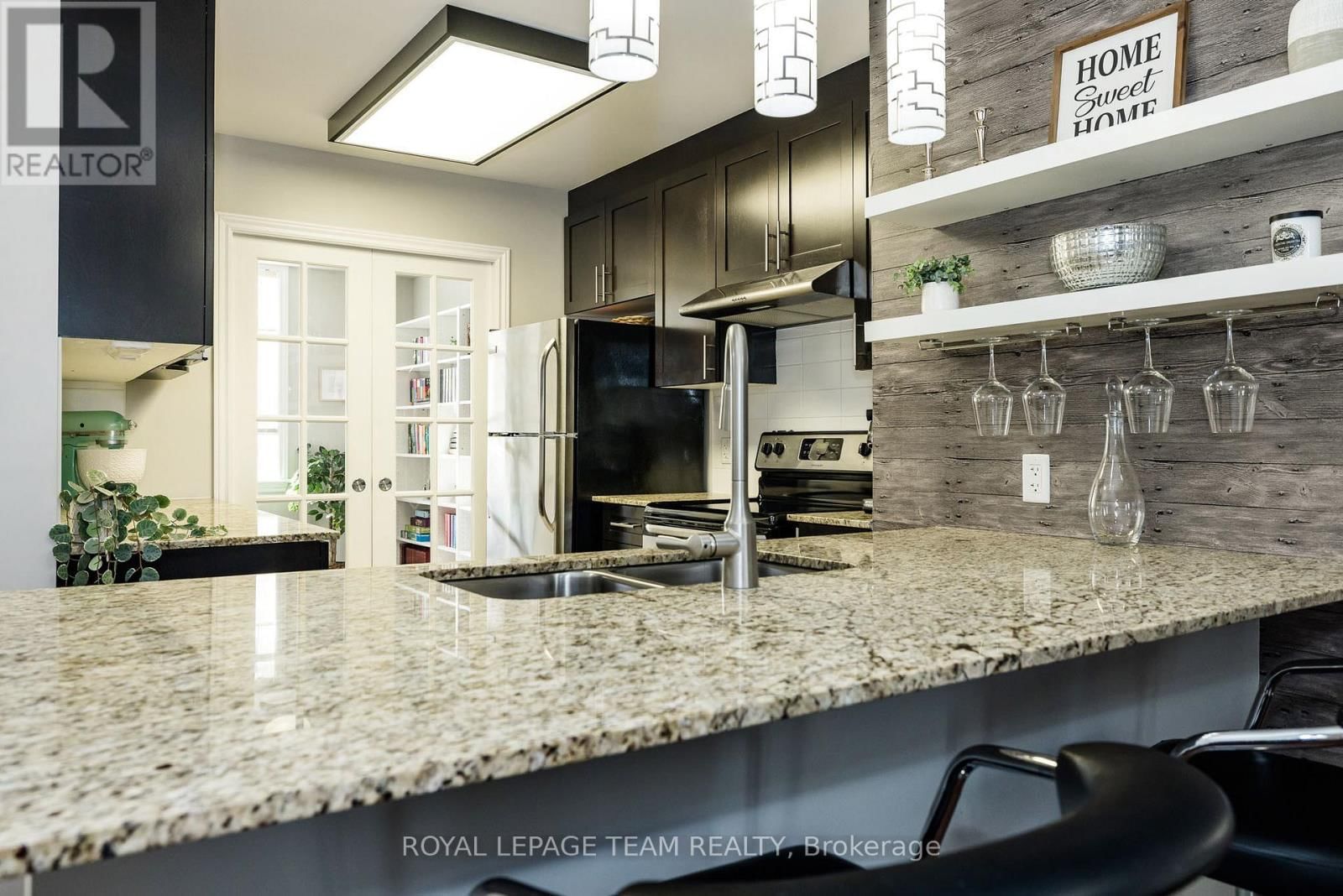 A - 19 TADLEY PRIVATE Image 13