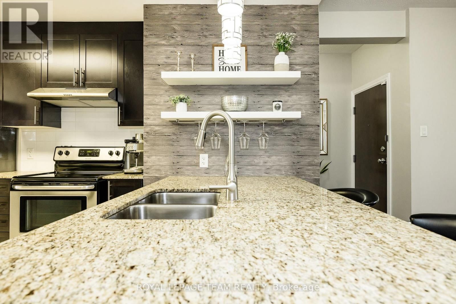 A - 19 TADLEY PRIVATE Image 14