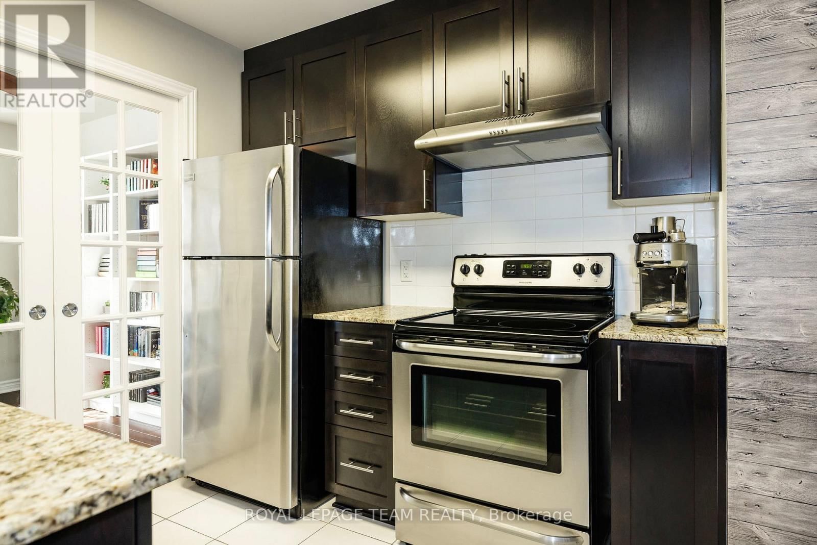 A - 19 TADLEY PRIVATE Image 15