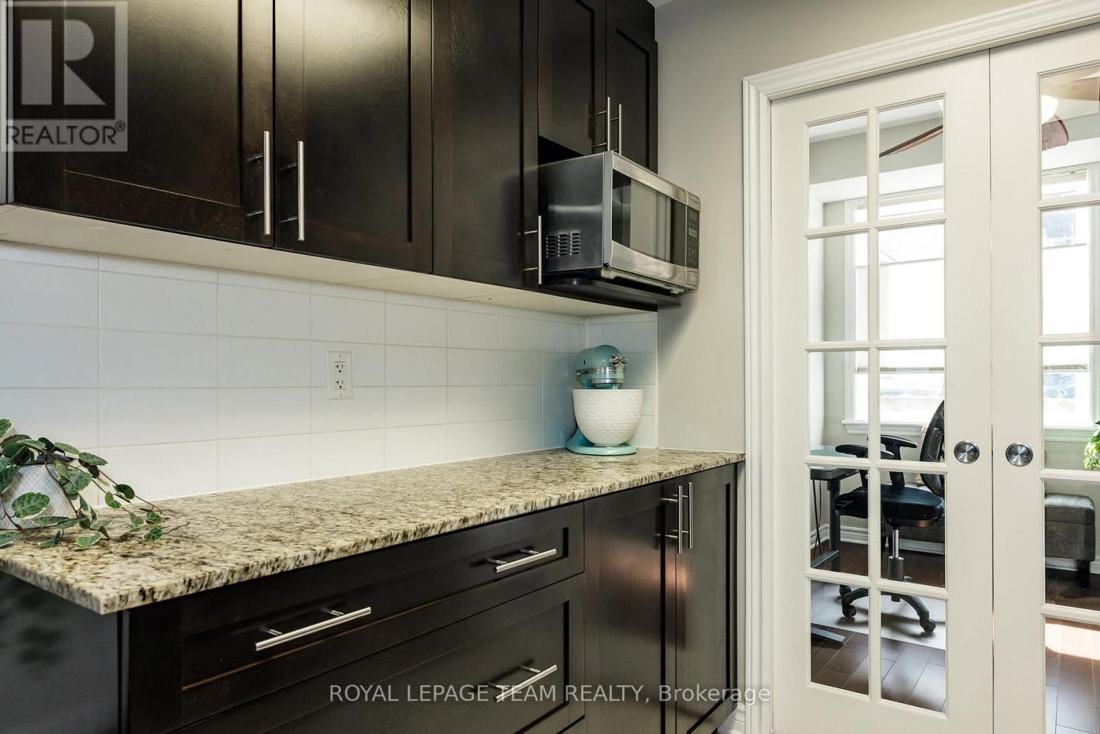 A - 19 TADLEY PRIVATE Image 16