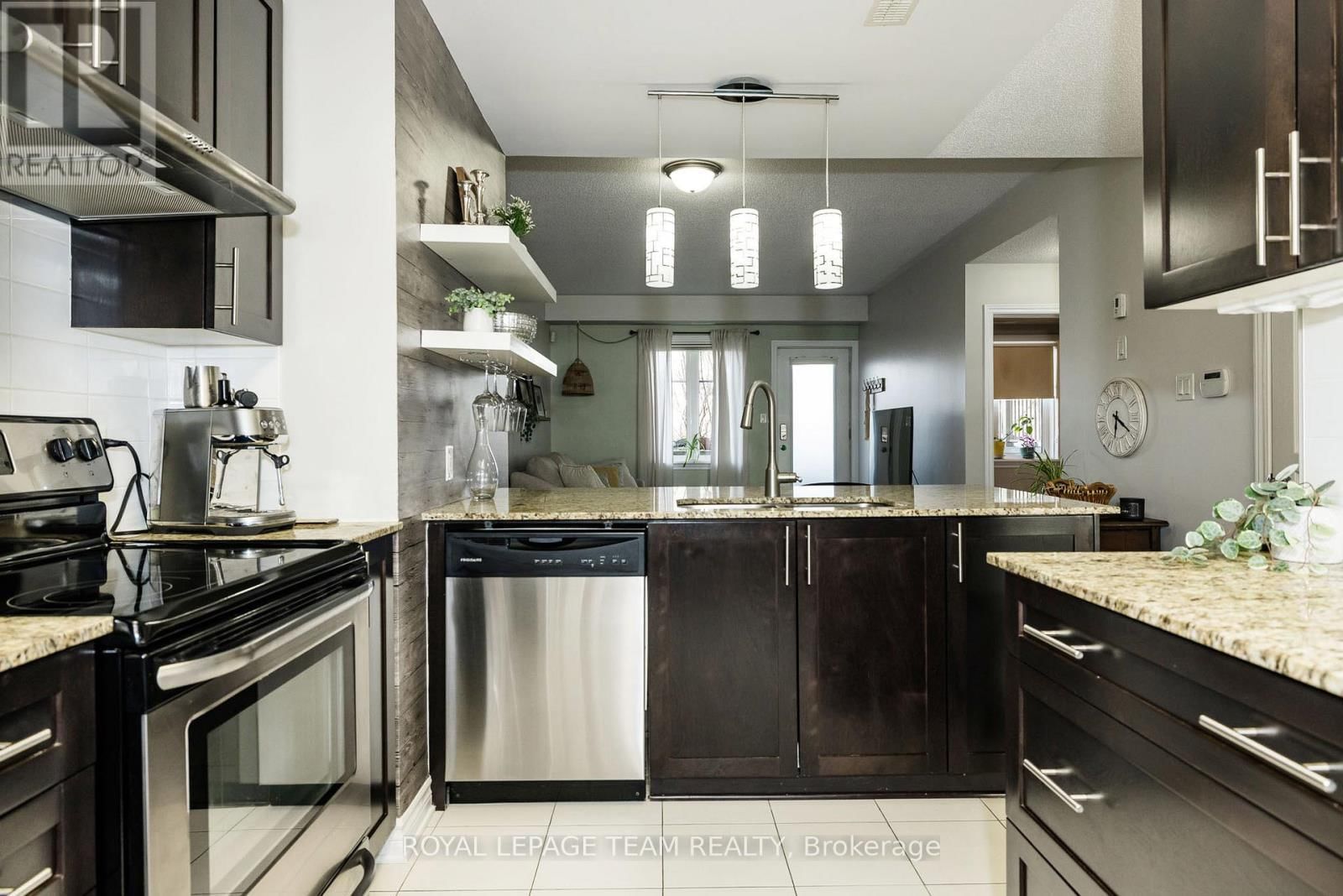 A - 19 TADLEY PRIVATE Image 17