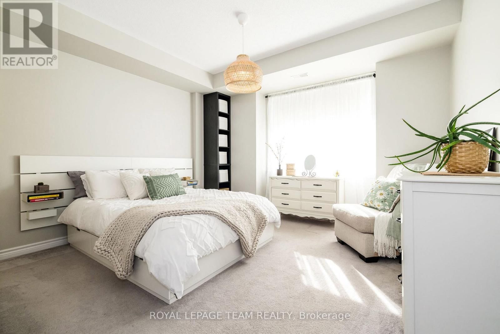 A - 19 TADLEY PRIVATE Image 20