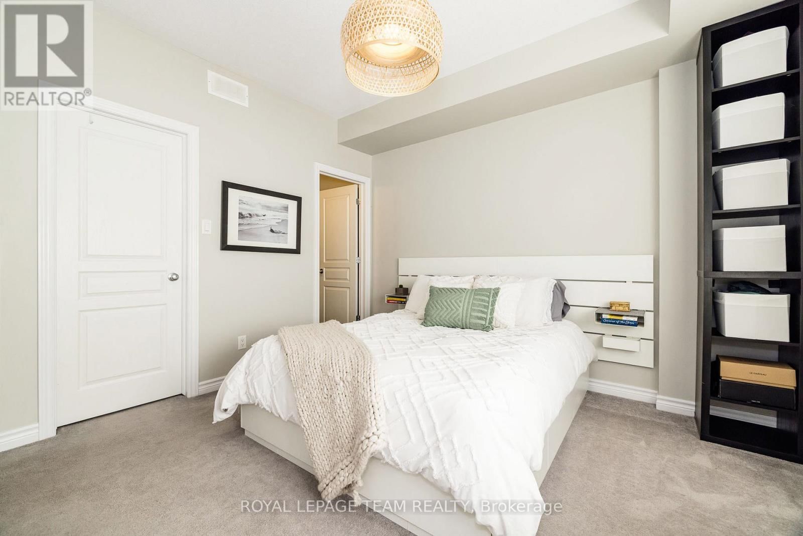 A - 19 TADLEY PRIVATE Image 23