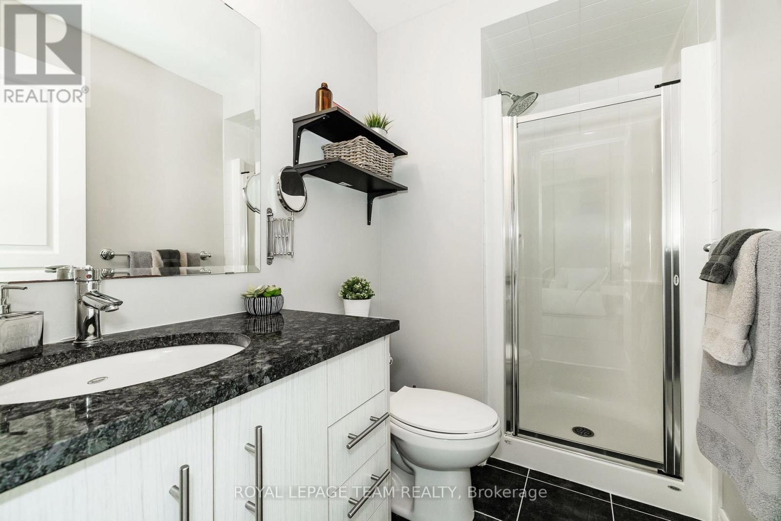 A - 19 TADLEY PRIVATE Image 24