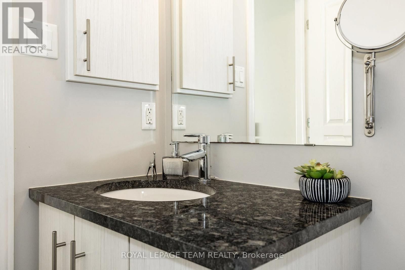 A - 19 TADLEY PRIVATE Image 25