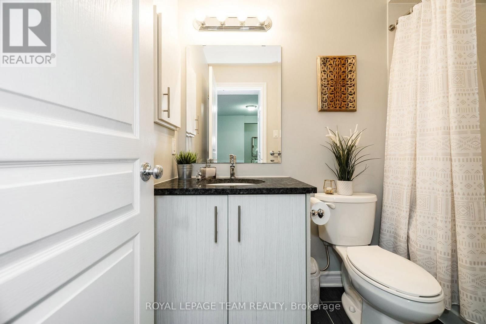 A - 19 TADLEY PRIVATE Image 30