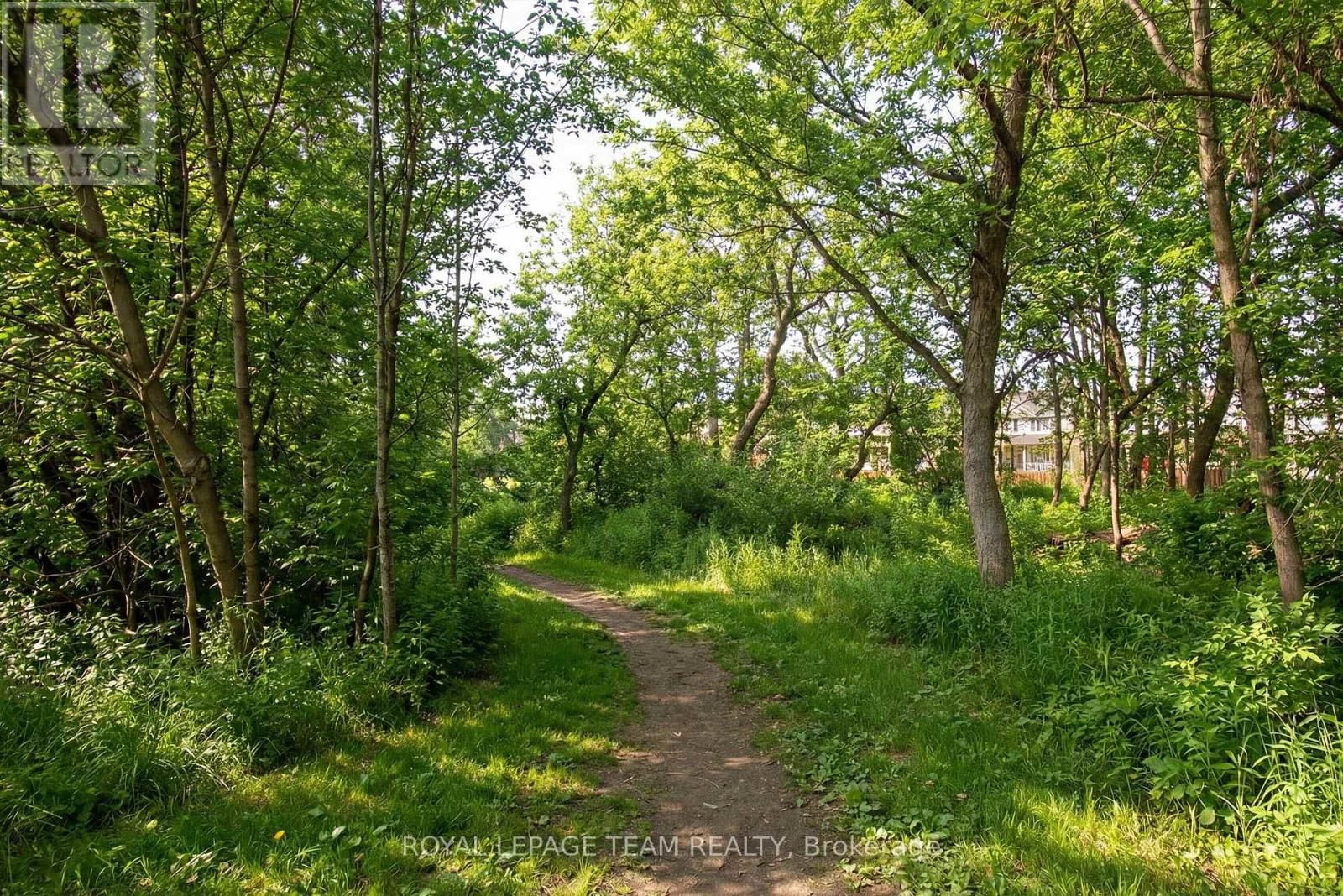 A - 19 TADLEY PRIVATE Image 37